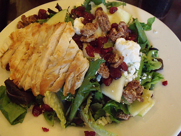 Marie Callender's Gorgonzola, Pecan & Field Greens Salad