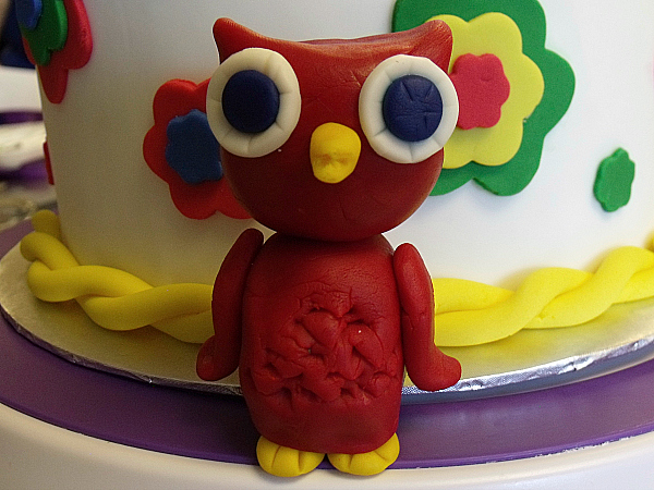 Wilton Shape-N-Amaze Edible Decorating Dough Owl