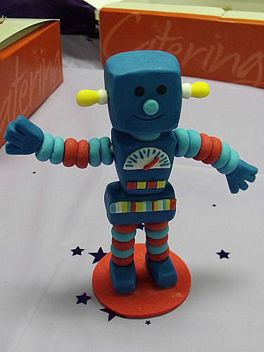 Wilton Shape-N-Amaze Edible Decorating Dough Robot