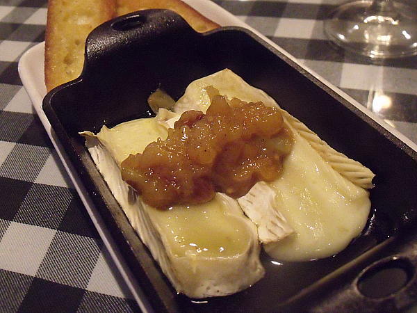 Baked Brie with Apricot Chutney