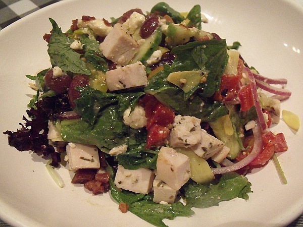 Mediterranean Salade with Herbes de Provence Chicken