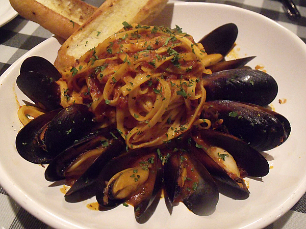 Saint-Malo Pasta - Mussels, linguine & spicy pomodoro sauce