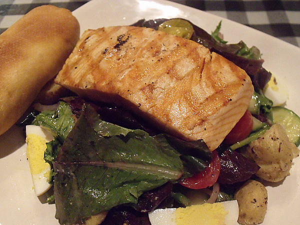 Grilled Salmon Salade Nicoise