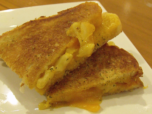 FIGat7th The Melt MacDaddy Grilled Cheese