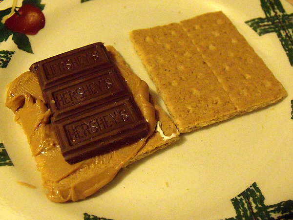 Microwave Peanut Butter S'mores