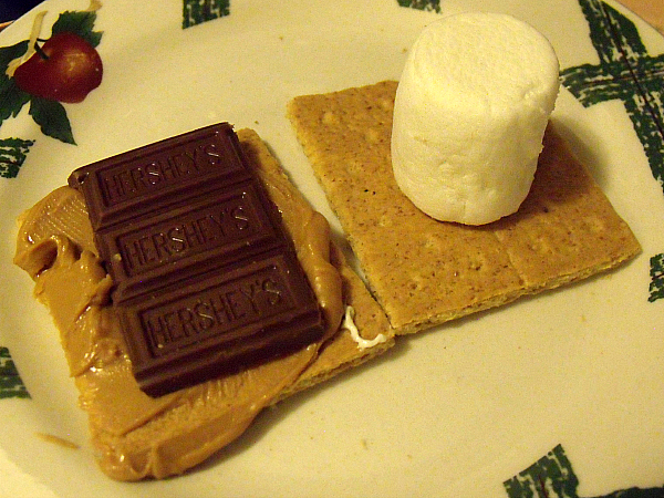 Microwave Peanut Butter S'mores