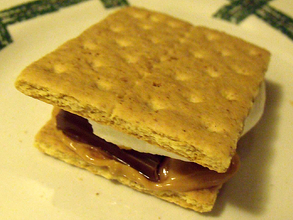 Microwave Peanut Butter S'mores