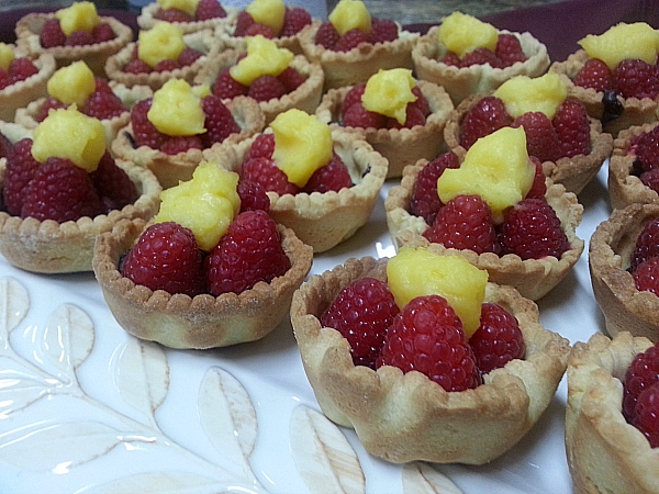 In a French Kitchen: Sweet Pie Pastry with Berries and Creme