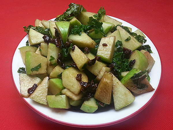 Apple Salad with Kale and Cranberries 