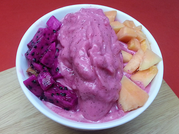 Dragon Fruit Papaya Smoothie Bowl