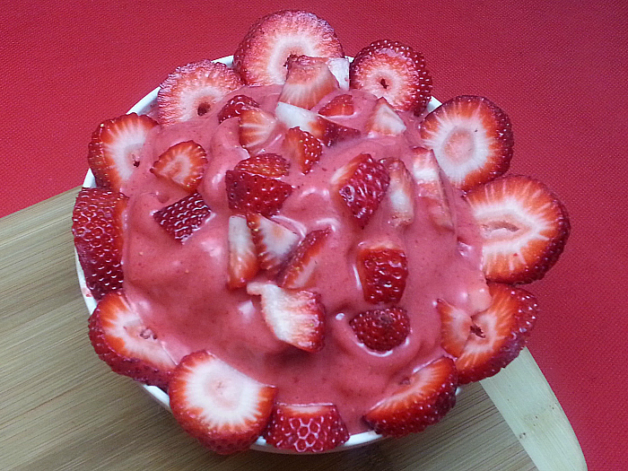 Strawberry Frozen Yogurt Made in The Blender