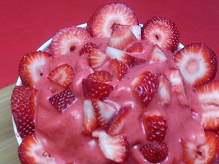 Strawberry Frozen Yogurt Made in The Blender