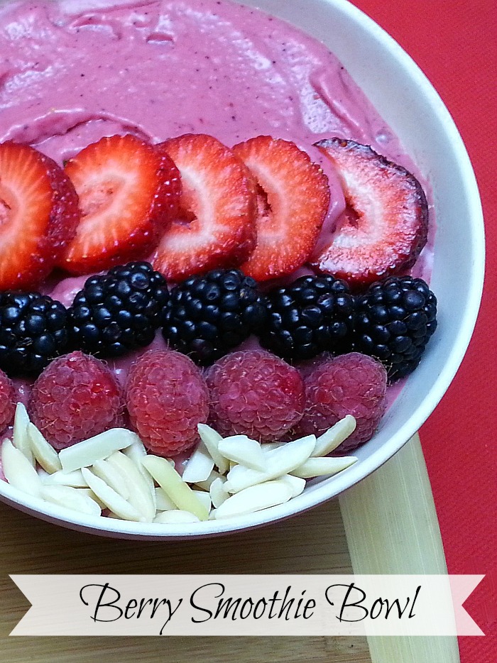 Berry Smoothie Bowl Recipe - Frozen Treat Made with strawberries, blackberries and raspberries - breakfast made with fresh strawberry blackberry raspberry and almonds