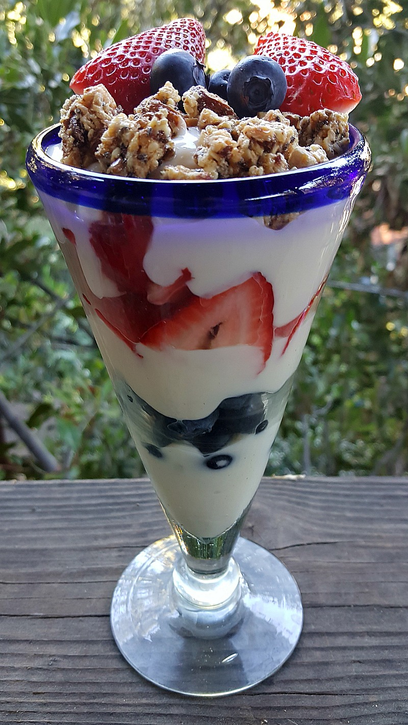 Healthy Strawberry Blueberry Yogurt Parfait