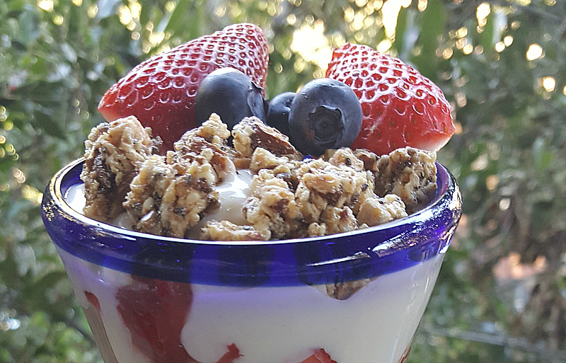 Healthy Strawberry Blueberry Yogurt Parfait