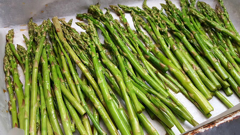 Beer marinated asparagus ready to go into the oven