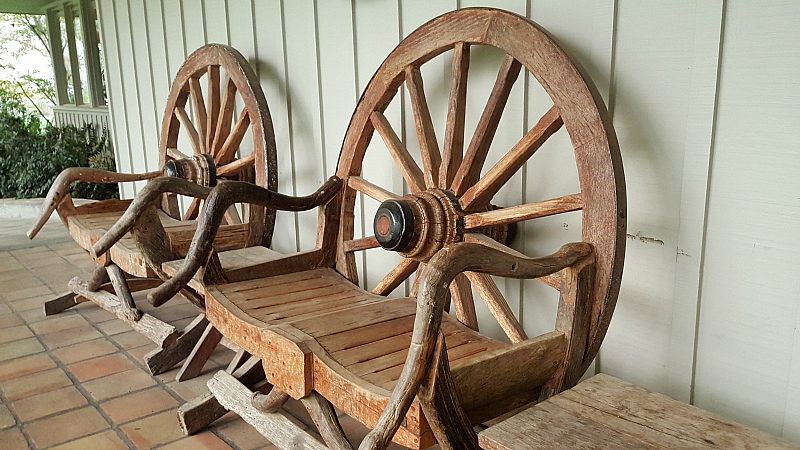 Alisal Wagon Wheel Bench