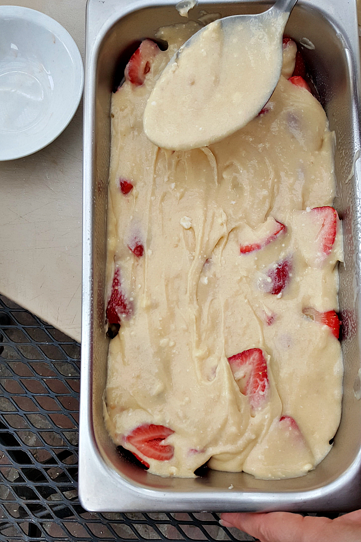 easy strawberry crumb cake recipe
