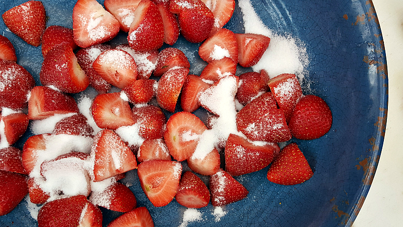 strawberry prep for cake