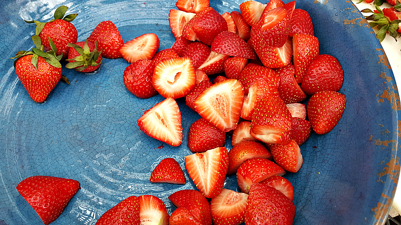 No Bake Strawberry Lemonade Mini Cheesecakes - Handle the Heat