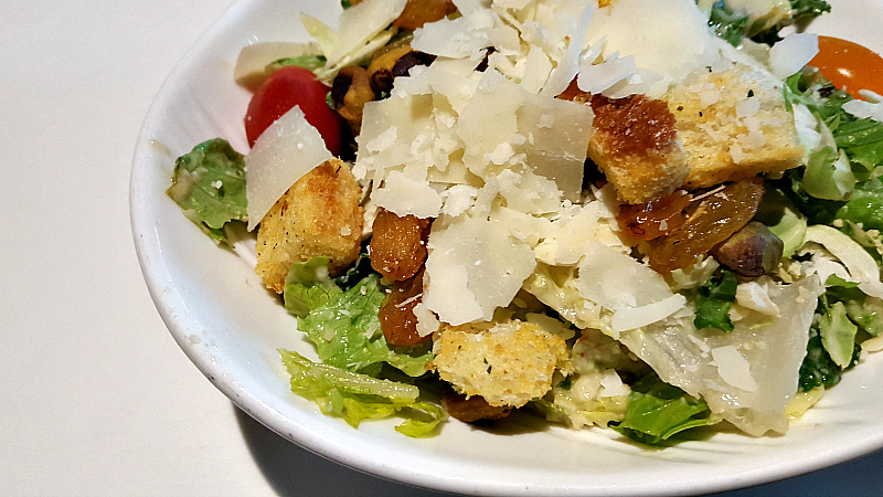 yard house lunch salad