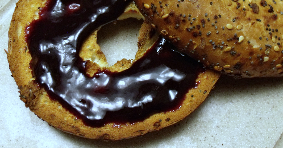 berry jam on everything bagel