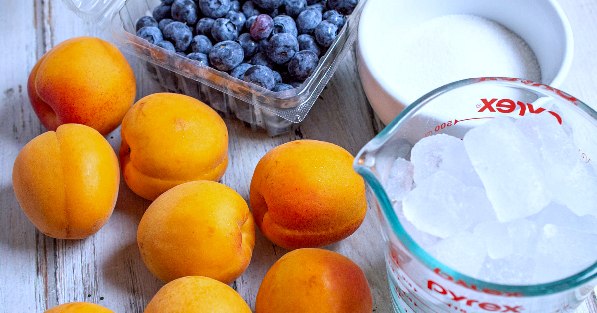 ingredients for blueberry apricot smoothie