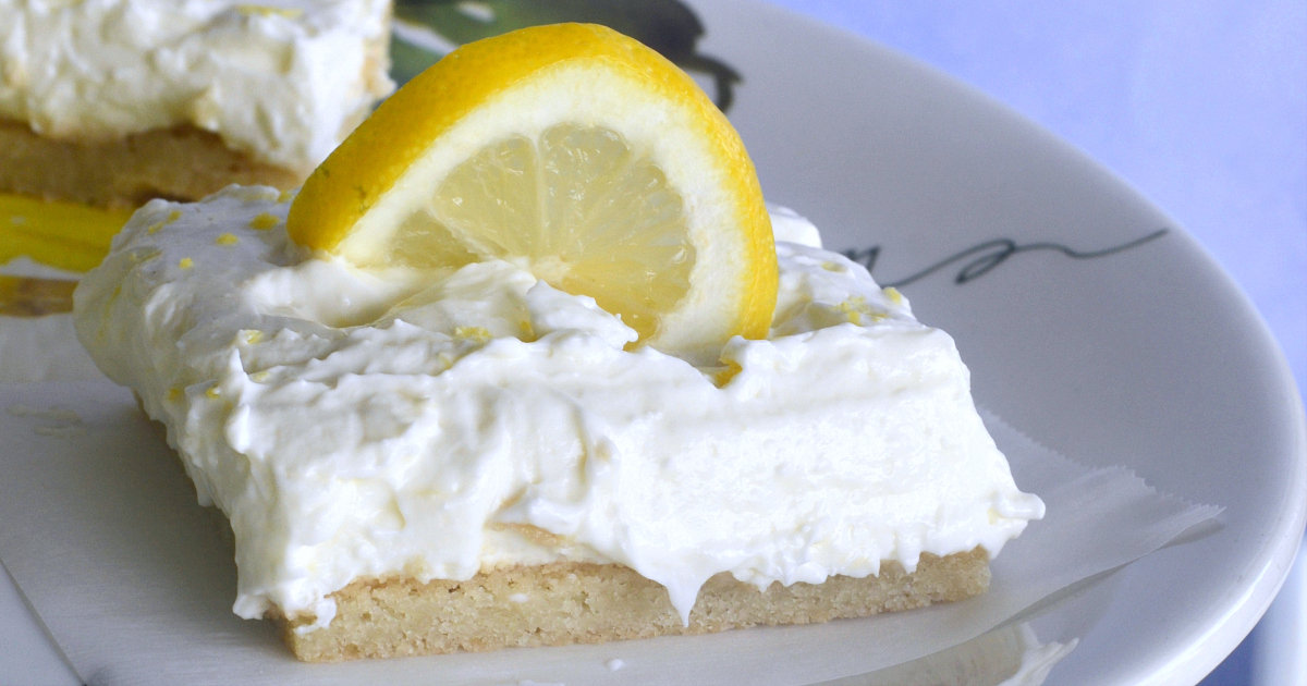 lemon bar with lemon slice