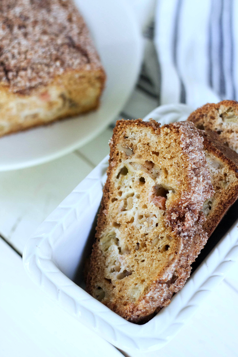 Rhubarb Bread Recipe with a Cinnamon Streusel Topping #Rhubarb #RhubarbRecipes #RhubarbBread