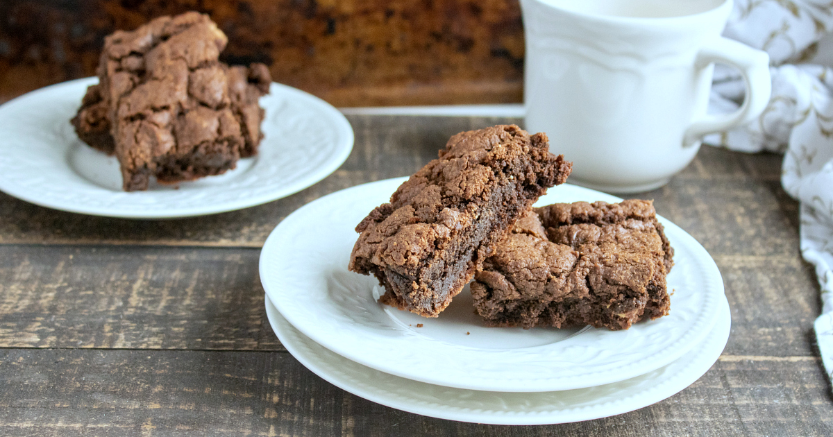 reeses brownies on white plates