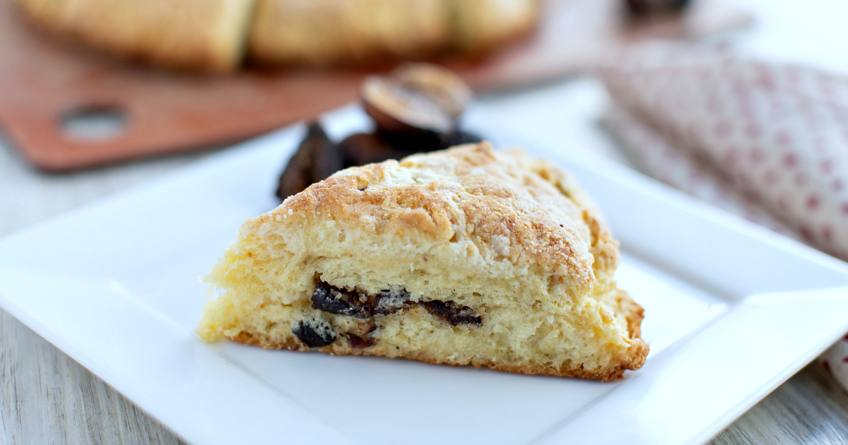 slice cast iron fig scones