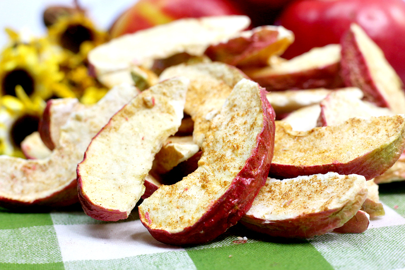 air fryer cinnamon apple wedges