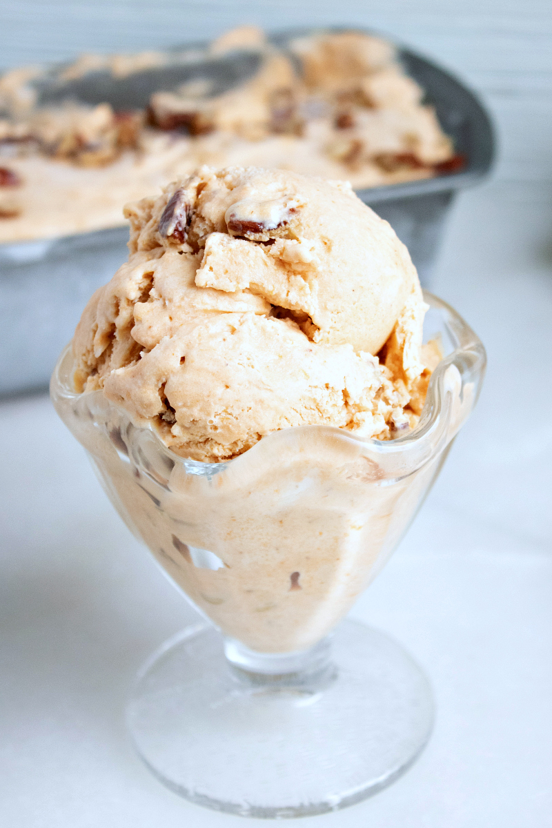 No Churn Pumpkin Spice Ice Cream Recipe with Pecans #PumpkinSpice #Pumpkin #IceCream #NoChurnIceCream #NoChurn