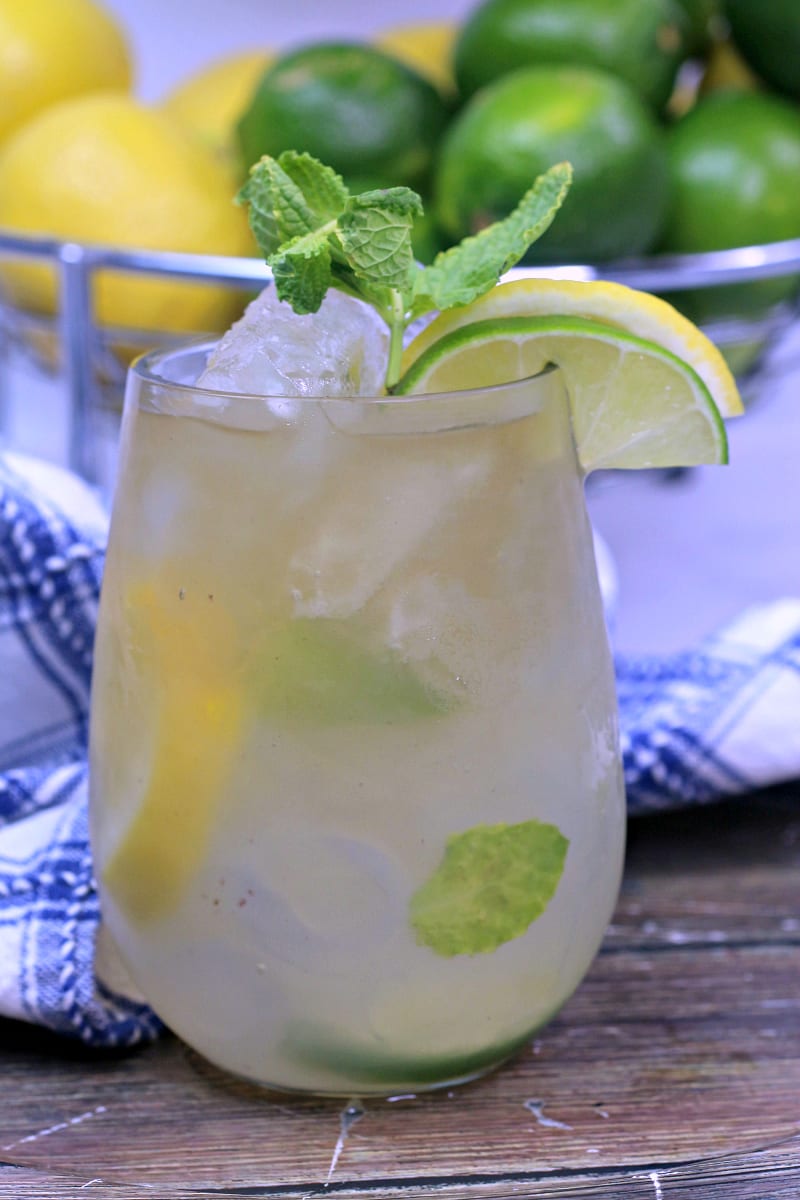 Jamaican Lemonade Cocktail Recipe - Handcrafted Cocktail #CocktailRecipes