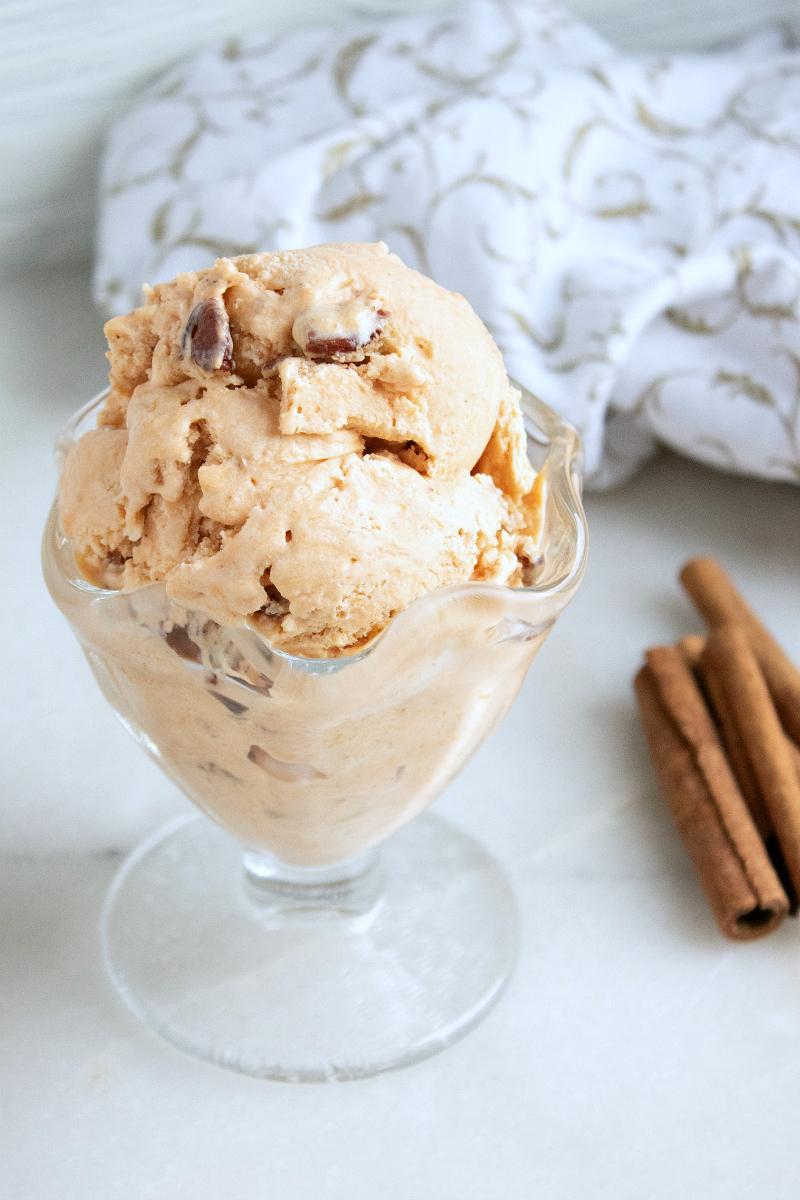 No Churn Pumpkin Spice Ice Cream Recipe with Pecans #PumpkinSpice #Pumpkin #IceCream #NoChurnIceCream #NoChurn