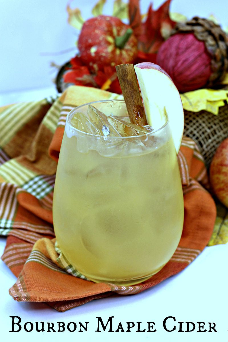 Bourbon Maple Apple Cider Cocktail Recipe for adults 21+ #cocktail #FallCocktail #Recipe #Bourbon #Whiskey #Maple #Cider #AppleCider #FallDrink #MapleCocktail #BourbonCocktail #CocktailRecipe