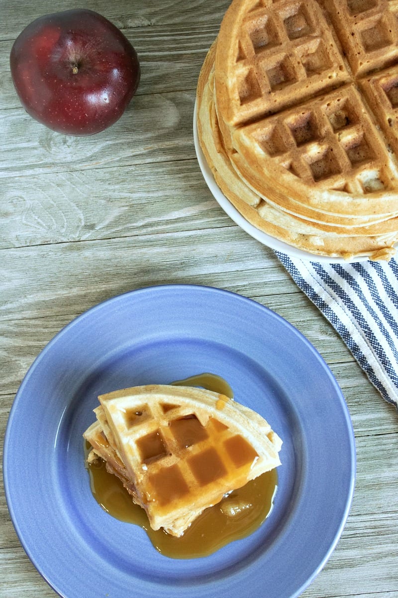 Applesauce Belgian Waffles Recipe - sweetened with applesauce instead of sugar #BelgianWaffles #breakfast #waffles #brunch