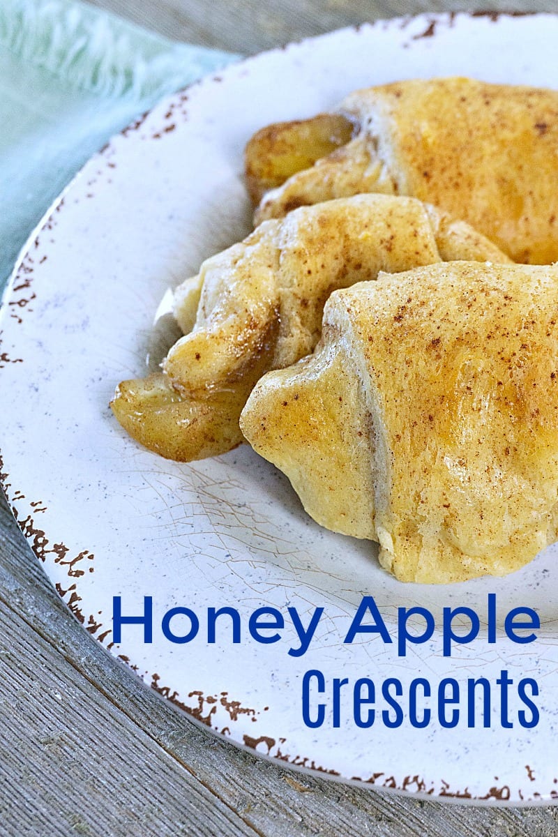 Honey Apple Crescents Recipe - Quick and easy dessert that is fun to make. #CrescentRolls #Crescents #apple #ApplePie #Honey #EasyRecipes