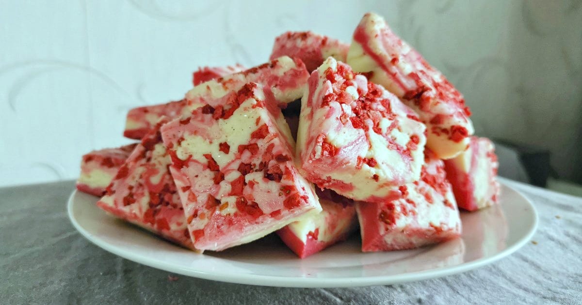 strawberry swirl fudge with strawberry bits