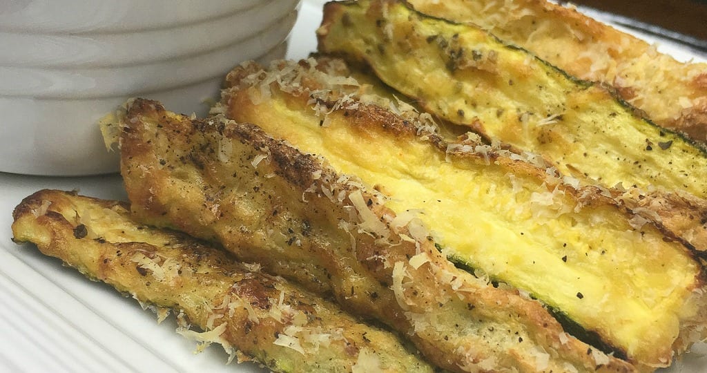 close up crispy zucchini fries