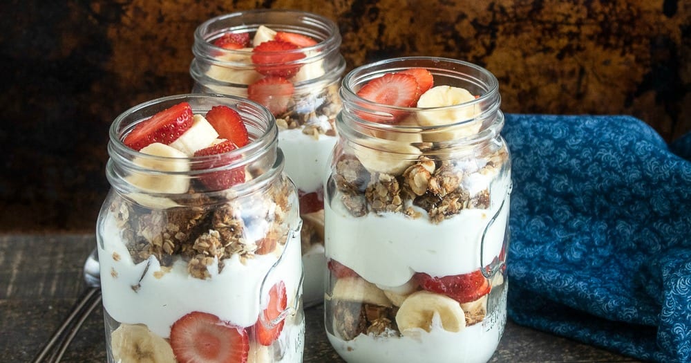 granola breakfast parfait