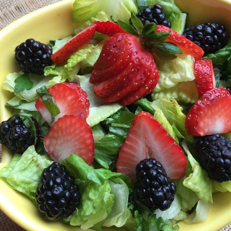 insta berry salad with vinaigrette