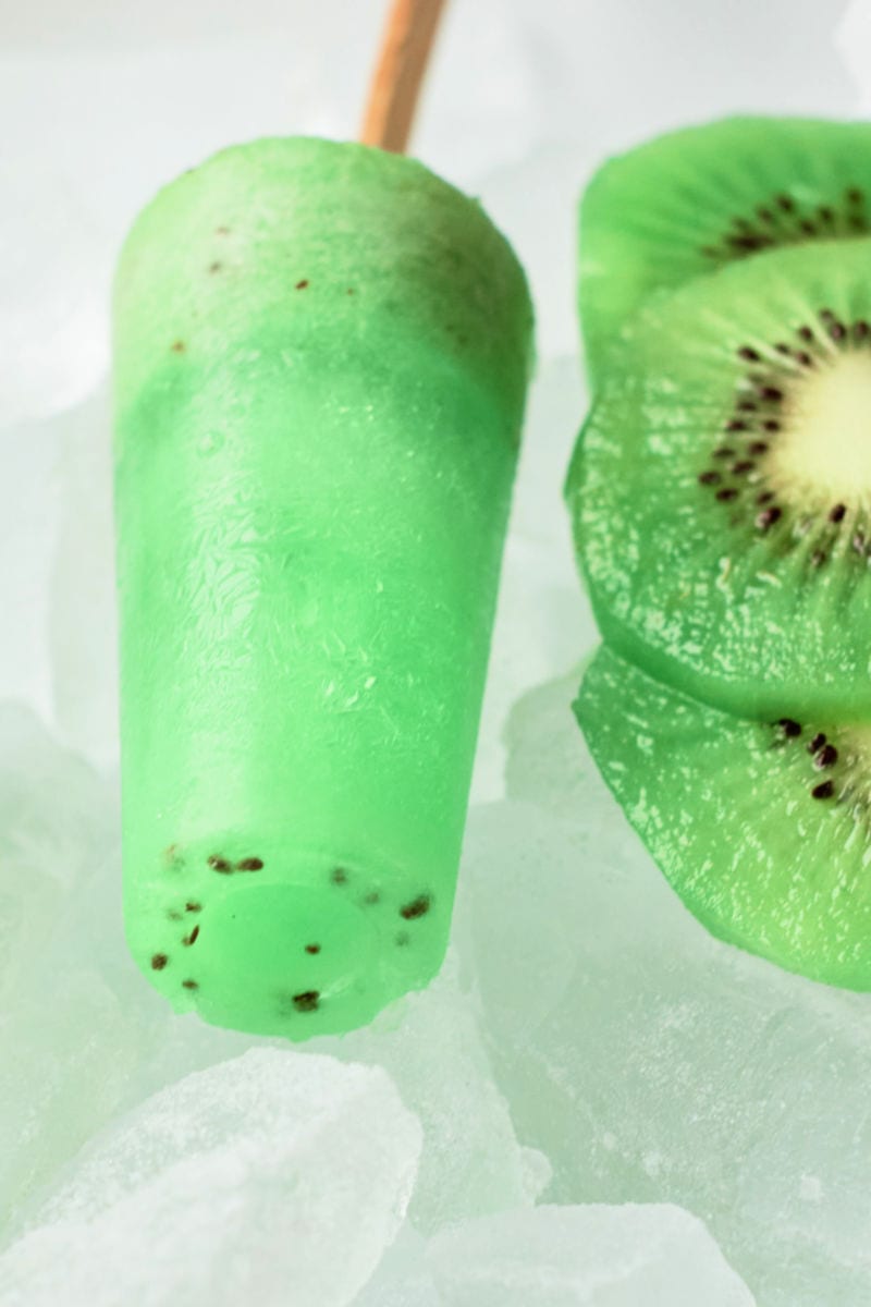 Tasty Green Kiwi Popsicles Recipe #popsicles #kiwi #kiwifruit #kiwipopsicles #kiwipopsicle