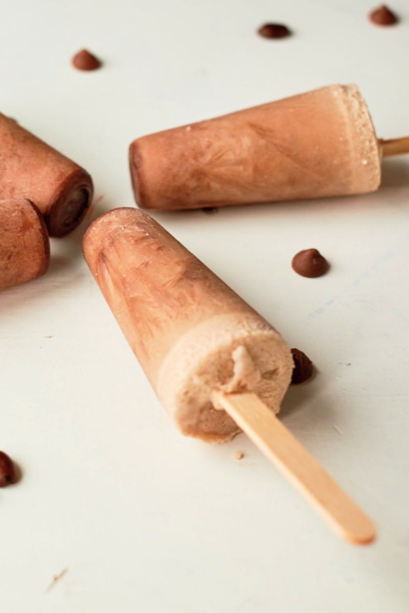 Cold Brew Mocha Popsicles Recipe #Popsicles #ColdBrew #ColdBrewPopsicles #CoffeePopsicles #MochaPopsicles