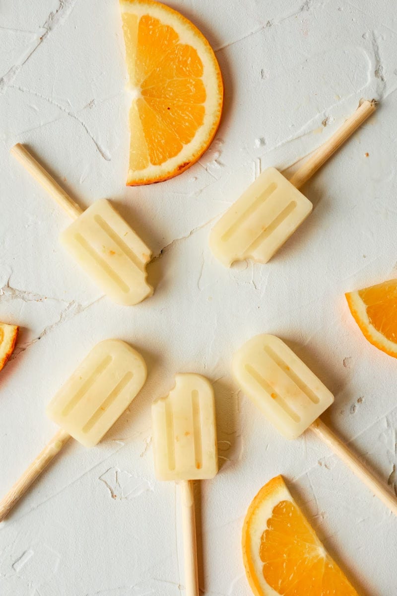 Orange Creamsicles Popsicles Recipe #Popsicles #IcePops #Creamsicles #OrangeCreamsicle #OrangePopsicles