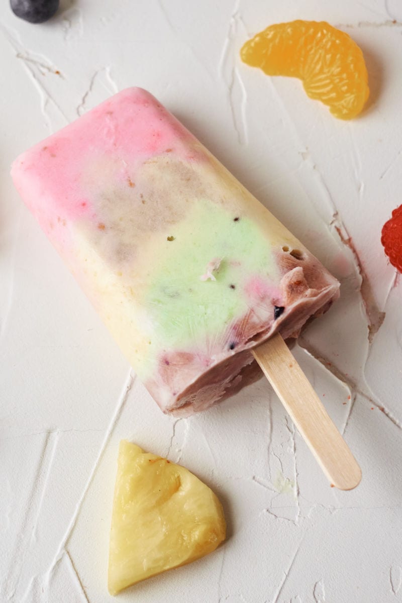 Rainbow Yogurt Popsicles Recipe #popsicles #popsiclerecipes #YogurtPopsicles