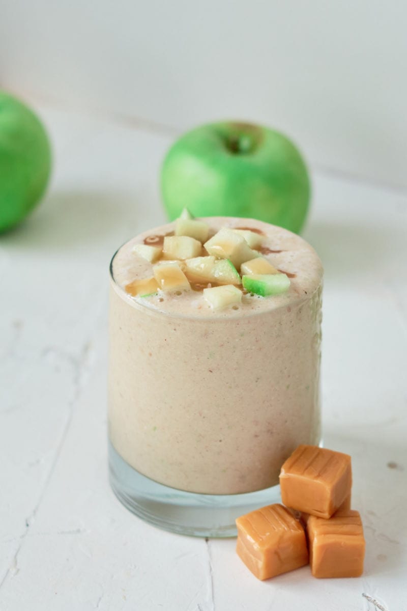 Caramel Apple Oatmeal Smoothie Recipe #CaramelApple #Caramel #Smoothie