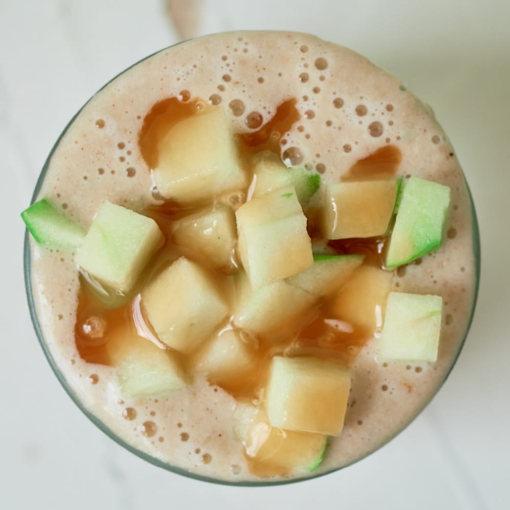 oatmeal smoothie with apples and caramel