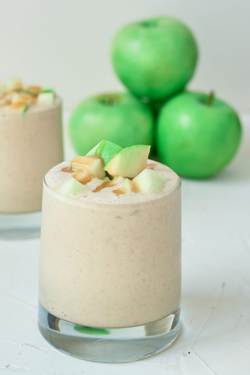 Caramel Apple Oatmeal Smoothie Recipe #CaramelApple #Caramel #Smoothie