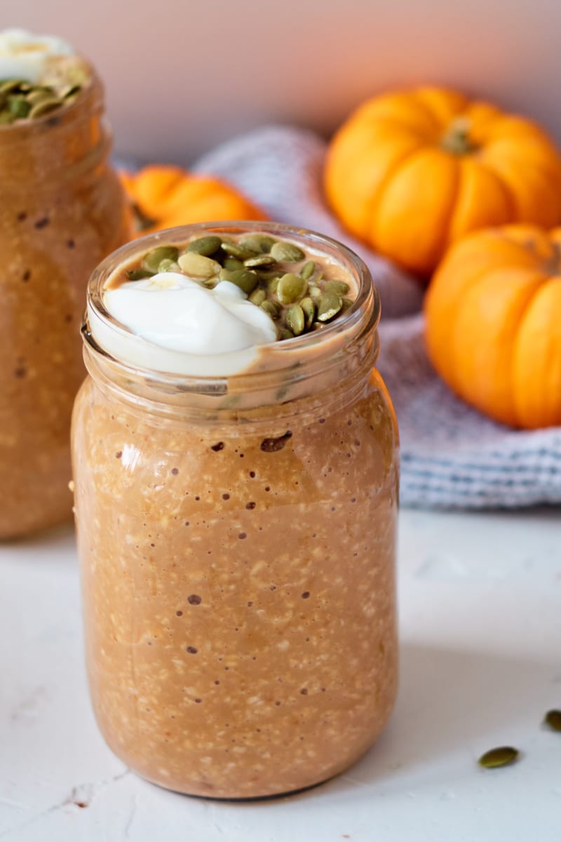 Pumpkin Spice Latte Overnight Oats Recipe - Mama Likes To Cook